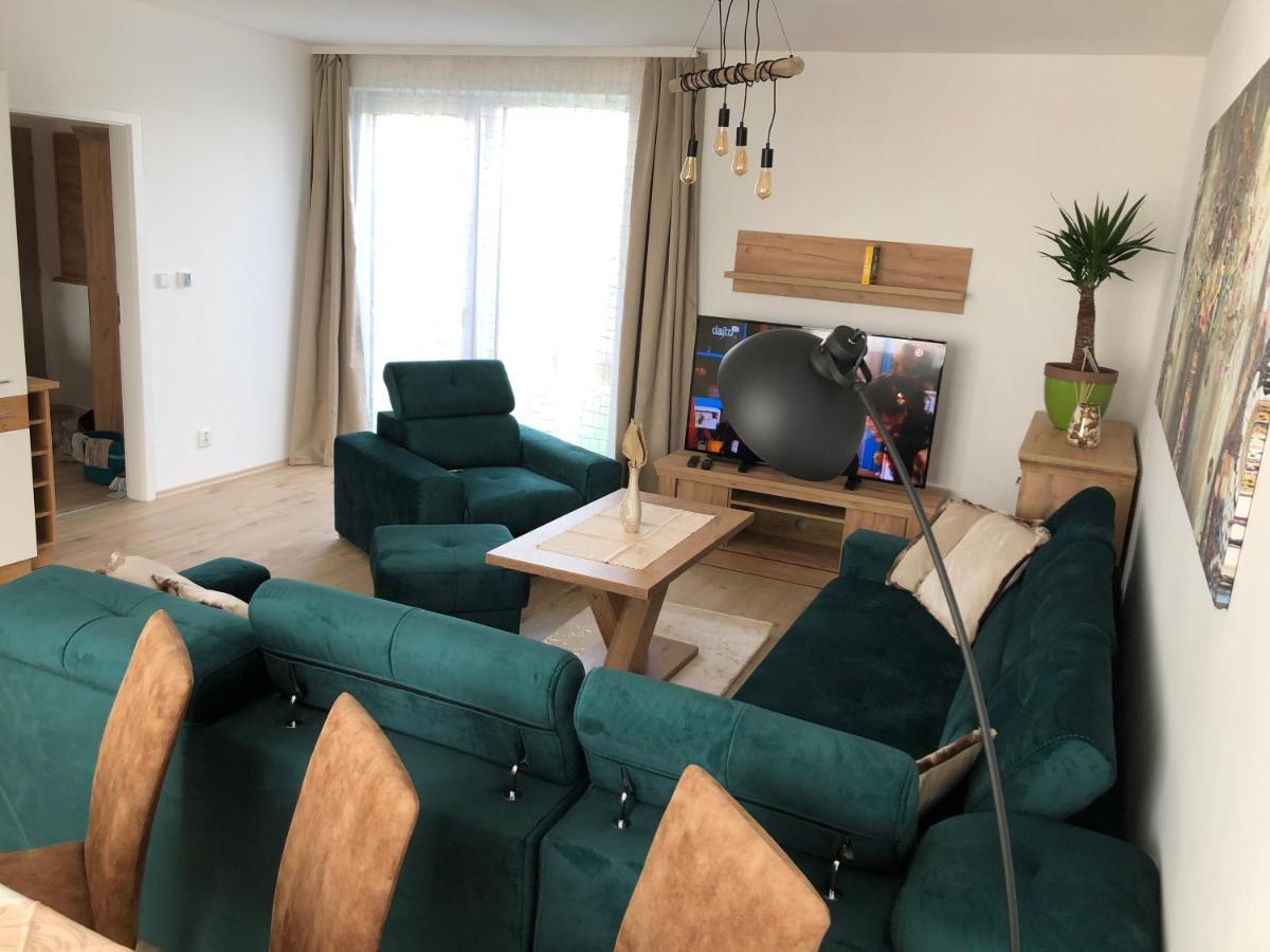 Tatra Billetee Apartman S Luxusnym Vyhladom Na Vysoketatry A Sukromnym Wellness Poprad Exterior foto