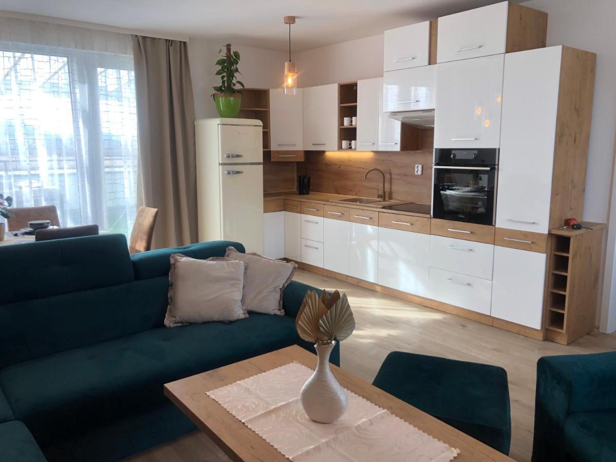 Tatra Billetee Apartman S Luxusnym Vyhladom Na Vysoketatry A Sukromnym Wellness Poprad Exterior foto