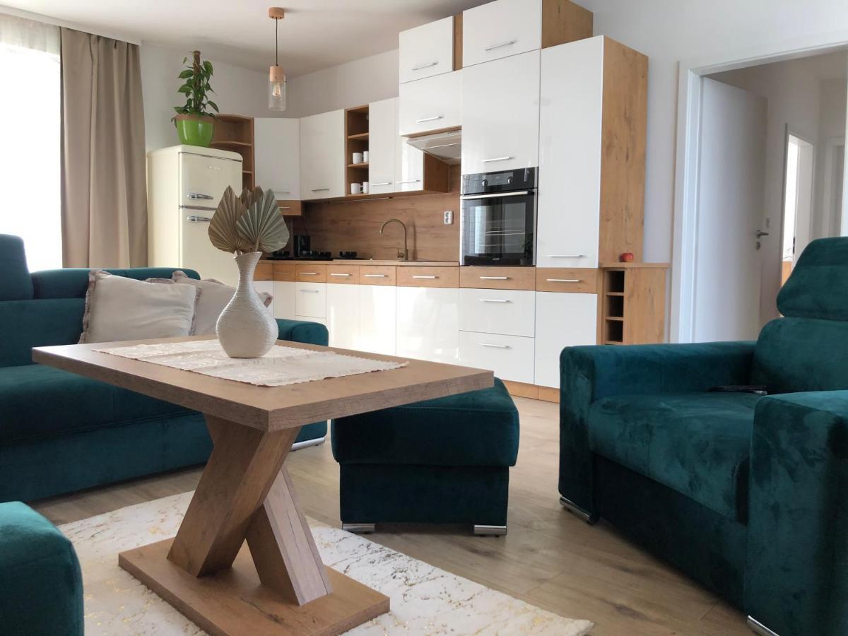 Tatra Billetee Apartman S Luxusnym Vyhladom Na Vysoketatry A Sukromnym Wellness Poprad Exterior foto